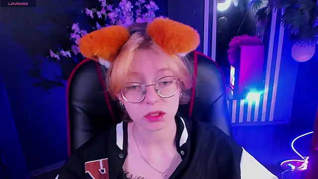 Snapshot of FoxxyyPolly chatting on 05-30-26, 05:25 FoxxyyPolly online show from 05-30-26, 05:25