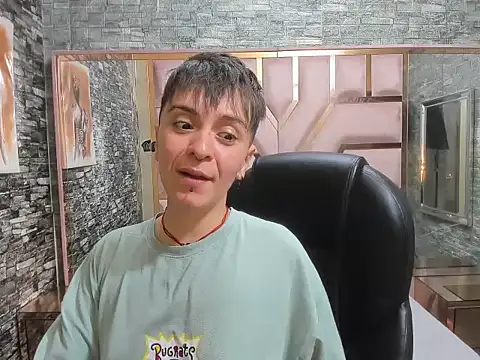 Snapshot of Hanna_Hott11 chatting on 06-14-26, 02:24 Hanna Hott11 online show from 06-14-26, 02:24