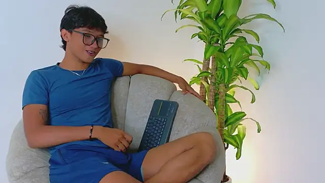 Snapshot of Iam_erick chatting on 05-16-26, 02:32 Iam erick online show from 05-16-26, 02:32