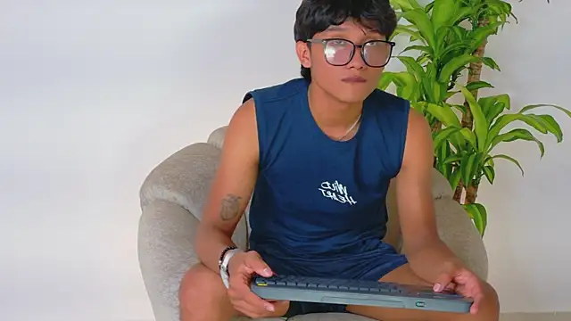 Snapshot of Iam_erick chatting on 05-21-26, 02:20 Iam erick online show from 05-21-26, 02:20