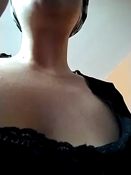 Snapshot of Annie_loveer chatting on 06-14-26, 02:24 Annie loveer online show from 06-14-26, 02:24