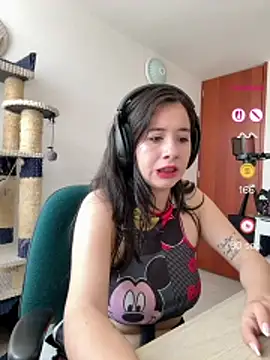 Snapshot of Annie_loveer chatting on 07-01-26, 05:46 Annie loveer online show from 07-01-26, 05:46