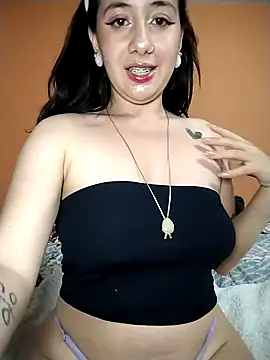 Snapshot of Annie_loveer chatting on 06-17-26, 04:45 Annie loveer online show from 06-17-26, 04:45
