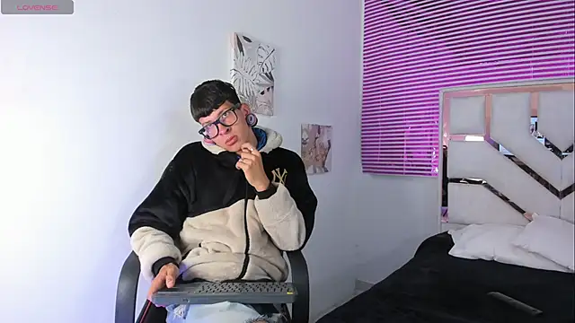 Astarotth   online show from 06-02-26, 11:43