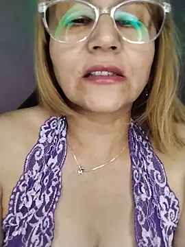 Snapshot of vitaminafranccesca chatting on 06-05-26, 02:27 vitaminafranccesca online show from 06-05-26, 02:27