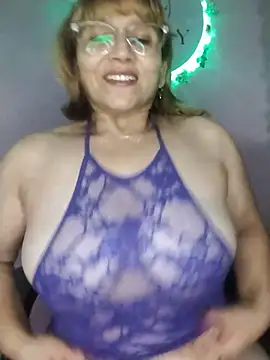 Snapshot of vitaminafranccesca chatting on 06-07-26, 04:28 vitaminafranccesca online show from 06-07-26, 04:28