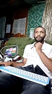 Snapshot of Camodick chatting on 03-19-25, 10:31 Camodick online show from 03-19-25, 10:31