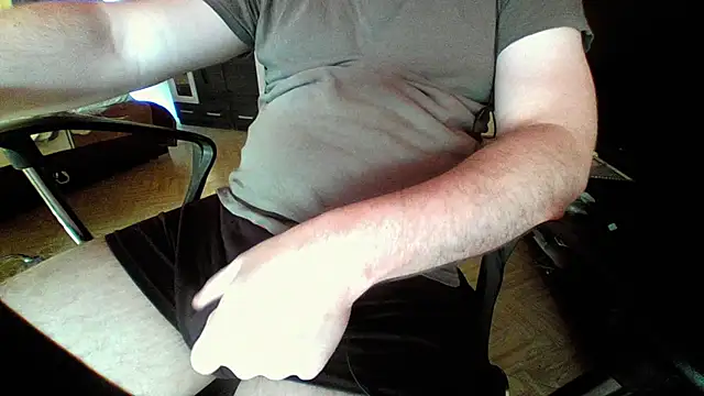 Snapshot of berlover1 chatting on 05-26-26, 07:50 berlover1 online show from 05-26-26, 07:50