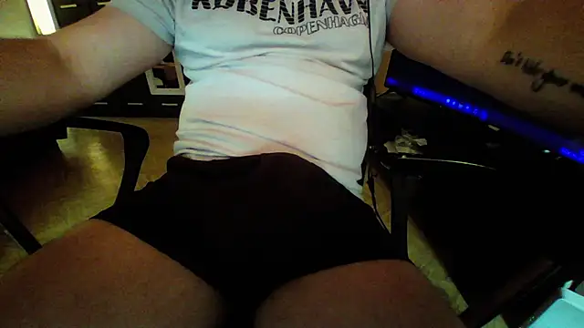 Snapshot of berlover1 chatting on 06-01-26, 05:29 berlover1 online show from 06-01-26, 05:29