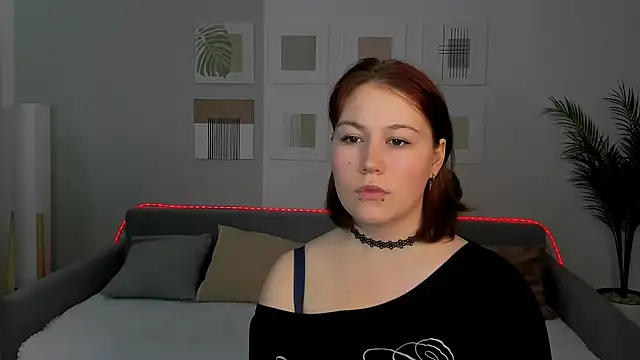 MiaLacrice online show from 05-18-26, 04:18