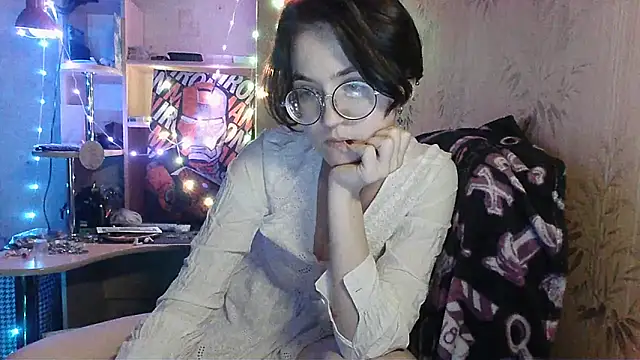 Snapshot of Alessa_Kiss chatting on 05-17-26, 03:12 Alessa Kiss online show from 05-17-26, 03:12