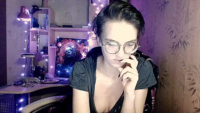Snapshot of Alessa_Kiss chatting on 05-14-26, 06:05 Alessa Kiss online show from 05-14-26, 06:05