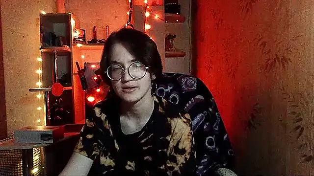 Snapshot of Alessa_Kiss chatting on 05-19-26, 06:04 Alessa Kiss online show from 05-19-26, 06:04
