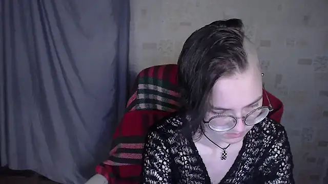 Snapshot of Alessa_Kiss chatting on 06-10-26, 01:56 Alessa Kiss online show from 06-10-26, 01:56