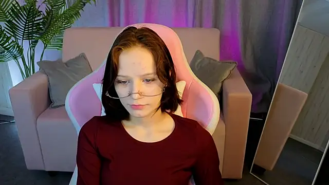 Snapshot of AliceJohansone chatting on 05-15-26, 01:36 AliceJohansone online show from 05-15-26, 01:36