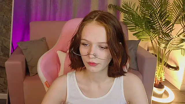Snapshot of AliceJohansone chatting on 05-25-26, 01:38 AliceJohansone online show from 05-25-26, 01:38