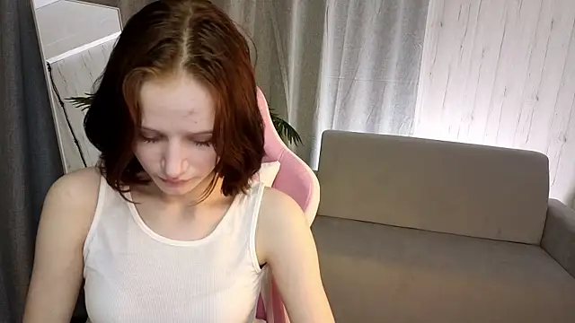 Snapshot of AliceJohansone chatting on 05-18-26, 04:07 AliceJohansone online show from 05-18-26, 04:07
