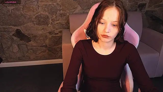 Snapshot of AliceJohansone chatting on 05-23-26, 01:59 AliceJohansone online show from 05-23-26, 01:59