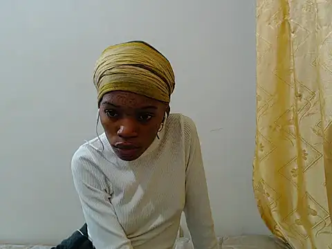 Snapshot of PetiteBarbie_05 chatting on 06-11-26, 09:01 PetiteBarbie 05 online show from 06-11-26, 09:01