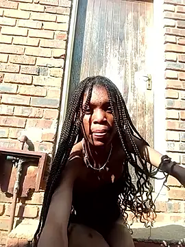 Snapshot of PetiteBarbie_05 chatting on 05-25-26, 12:37 PetiteBarbie 05 online show from 05-25-26, 12:37