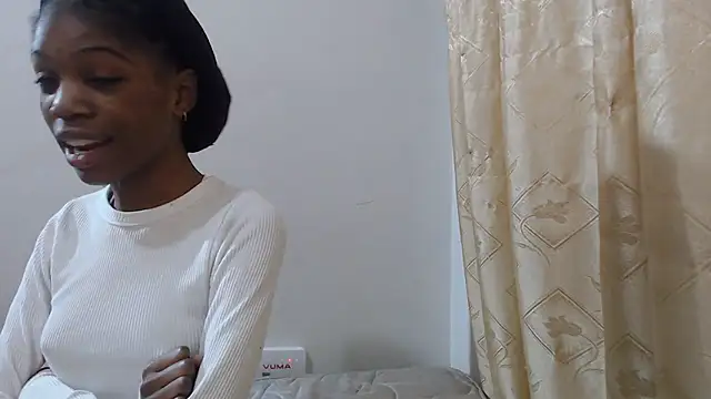 Snapshot of PetiteBarbie_05 chatting on 07-16-26, 04:42 PetiteBarbie 05 online show from 07-16-26, 04:42