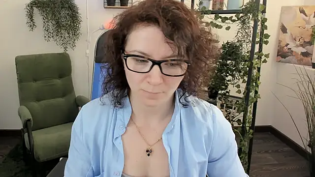 Snapshot of AureliaGleam chatting on 05-18-26, 01:39 AureliaGleam online show from 05-18-26, 01:39