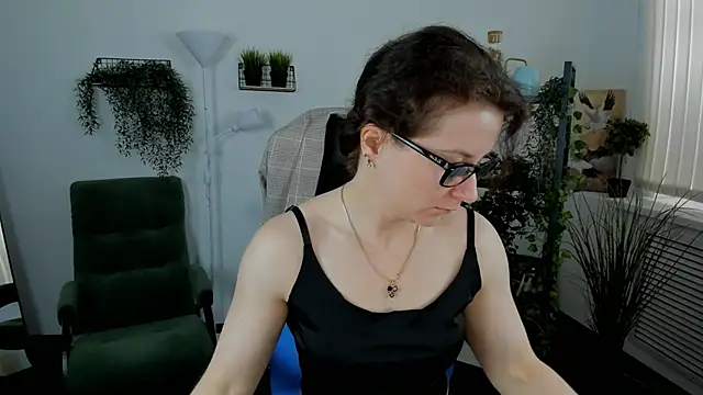 Snapshot of AureliaGleam chatting on 06-12-26, 03:15 AureliaGleam online show from 06-12-26, 03:15