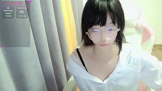 Snapshot of Ooo-Lola chatting on 05-07-26, 11:52 Ooo-Lola online show from 05-07-26, 11:52
