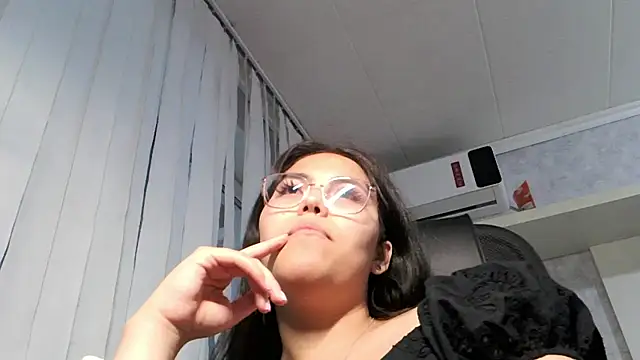 Snapshot of Anda_here chatting on 06-14-26, 02:40 Anda here online show from 06-14-26, 02:40