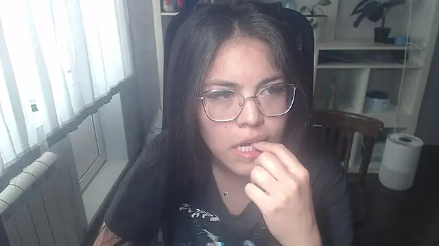 Snapshot of Anda_here chatting on 06-18-26, 04:33 Anda here online show from 06-18-26, 04:33