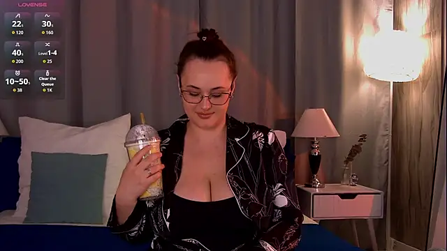 Queen Monica  online show from 07-24-26, 07:10