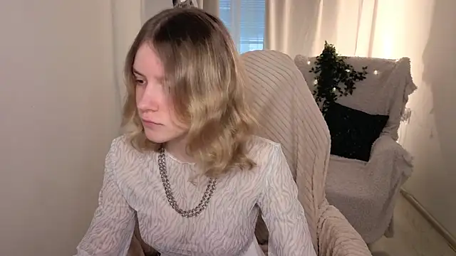 Snapshot of MilanaRayy chatting on 06-16-26, 05:29 MilanaRayy online show from 06-16-26, 05:29