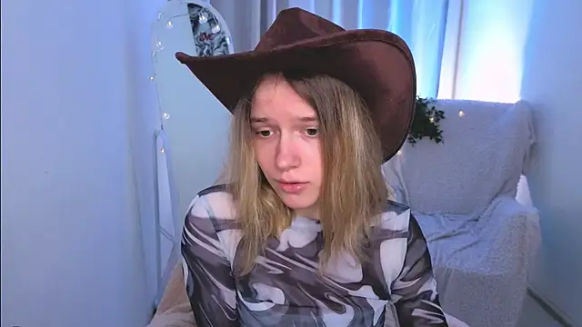 Snapshot of MilanaRayy chatting on 06-23-26, 05:27 MilanaRayy online show from 06-23-26, 05:27