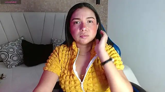 Snapshot of AliceSmity__ chatting on 06-12-26, 12:25 AliceSmity online show from 06-12-26, 12:25