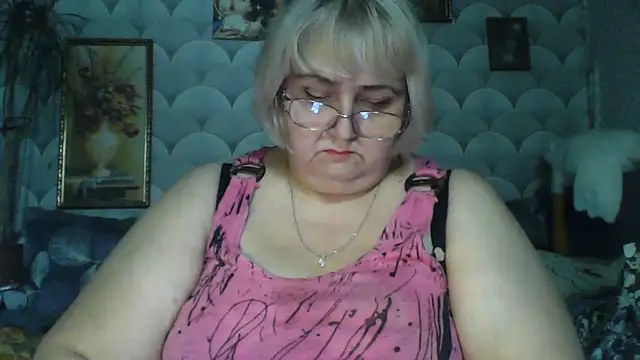 Snapshot of MarinaFarina53 chatting on 06-17-26, 05:29 MarinaFarina53 online show from 06-17-26, 05:29