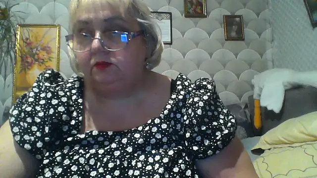 Snapshot of MarinaFarina53 chatting on 06-08-26, 06:19 MarinaFarina53 online show from 06-08-26, 06:19