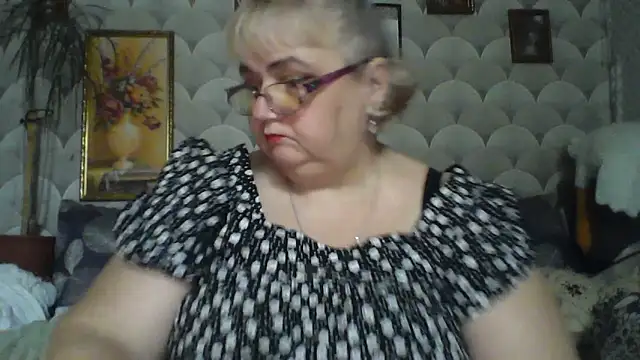 Snapshot of MarinaFarina53 chatting on 06-12-26, 06:44 MarinaFarina53 online show from 06-12-26, 06:44