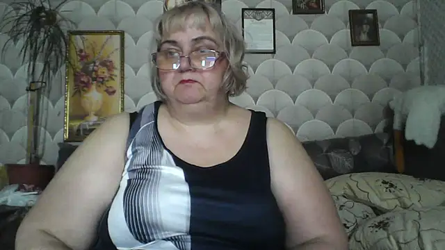 Snapshot of MarinaFarina53 chatting on 06-05-26, 06:52 MarinaFarina53 online show from 06-05-26, 06:52