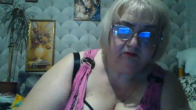 Snapshot of MarinaFarina53 chatting on 06-12-26, 07:55 MarinaFarina53 online show from 06-12-26, 07:55