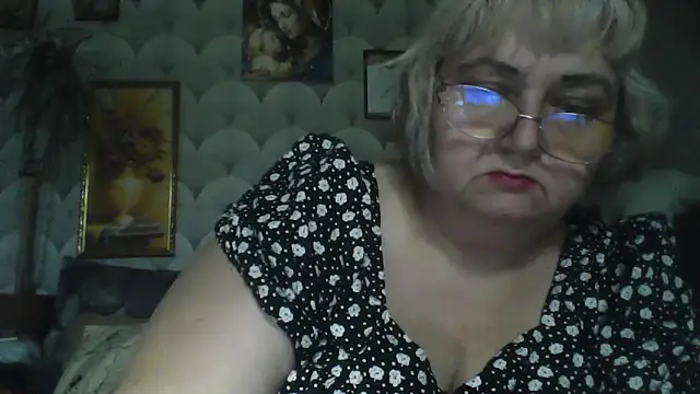 Snapshot of MarinaFarina53 chatting on 06-08-26, 06:03 MarinaFarina53 online show from 06-08-26, 06:03