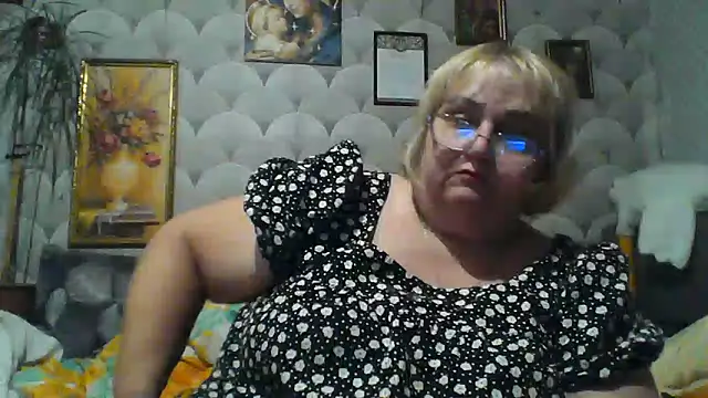 Snapshot of MarinaFarina53 chatting on 06-14-26, 06:42 MarinaFarina53 online show from 06-14-26, 06:42