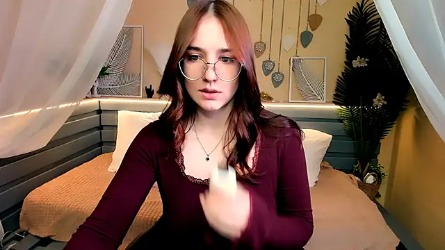 Snapshot of Maya_Winters chatting on 05-26-26, 10:35 Maya Winters online show from 05-26-26, 10:35