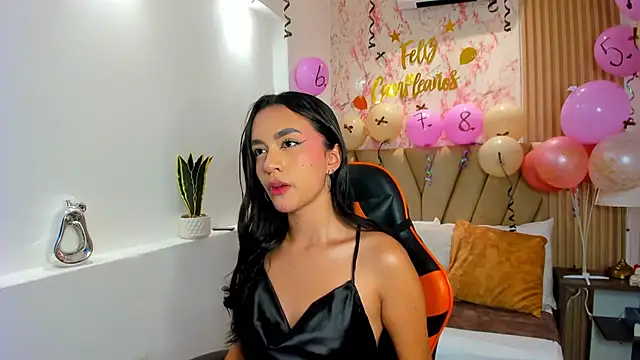 Snapshot of Aisha_Vex chatting on 06-15-26, 02:39 Aisha Vex online show from 06-15-26, 02:39