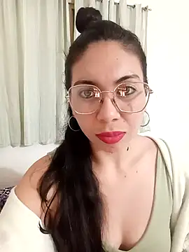 Mia essence online show from 05-09-26, 04:38