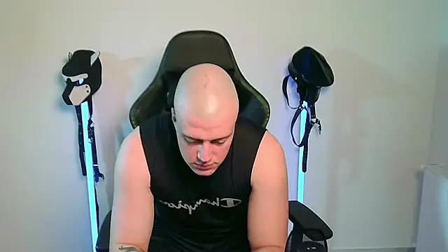Snapshot of Bigbaald chatting on 05-15-26, 06:11 Bigbaald online show from 05-15-26, 06:11