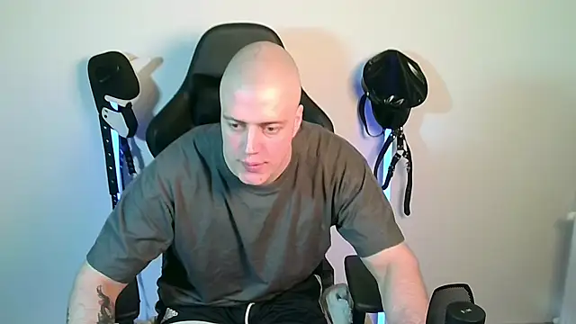 Snapshot of Bigbaald chatting on 05-16-26, 05:28 Bigbaald online show from 05-16-26, 05:28