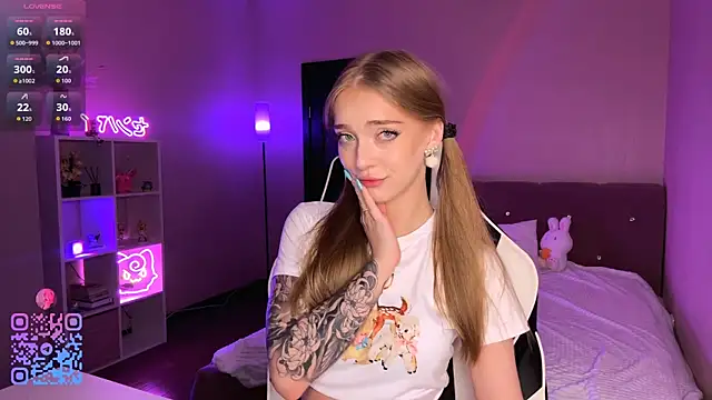 Snapshot of callme_eva chatting on 06-24-26, 03:54 callme eva online show from 06-24-26, 03:54