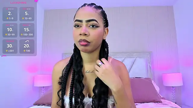 Snapshot of TyraKayne chatting on 07-14-26, 03:33 TyraKayne online show from 07-14-26, 03:33