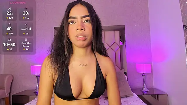 Snapshot of TyraKayne chatting on 05-19-26, 03:24 TyraKayne online show from 05-19-26, 03:24