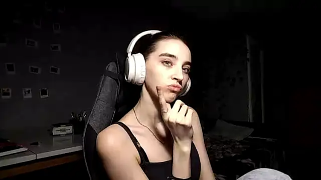 Snapshot of NightFoxxx chatting on 06-30-26, 01:11 NightFoxxx online show from 06-30-26, 01:11